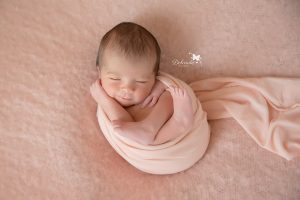 Lee más sobre el artículo Newborn – Sesión Recién Nacido María